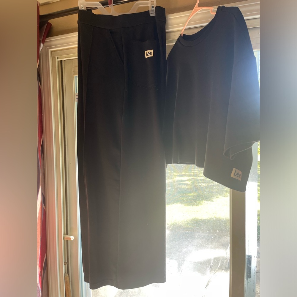 Lee wide leg jogging suit wears beautifully
